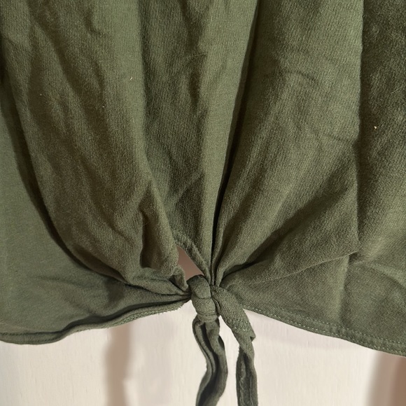 Disneys lion king cropped sweater (Juniors) - Picture 4 of 5